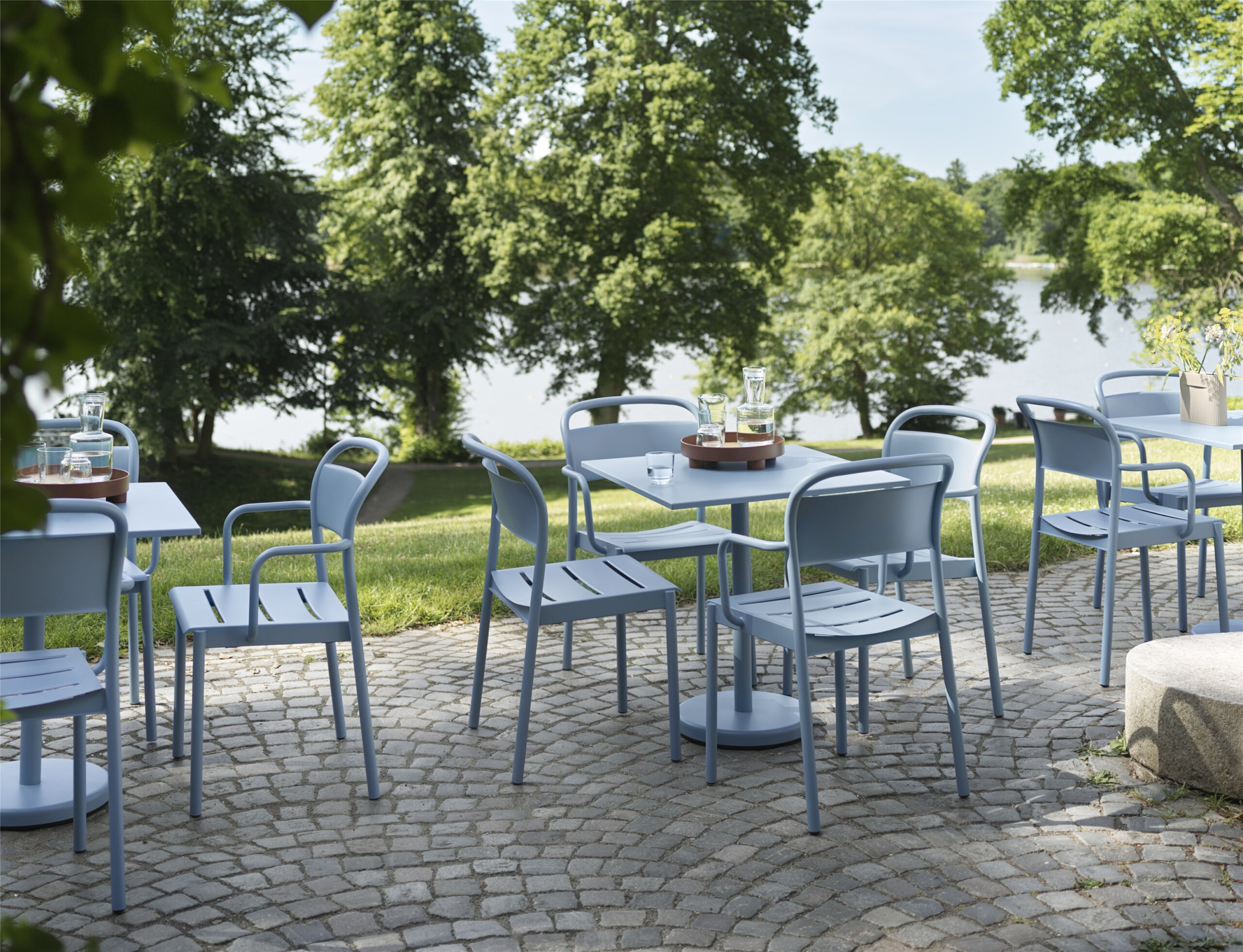 linear-steel-cafe-table-73-armchair-side-chair-pale-blue-raise-carafe-glass-platform-tray-muuto-org_150.jpg